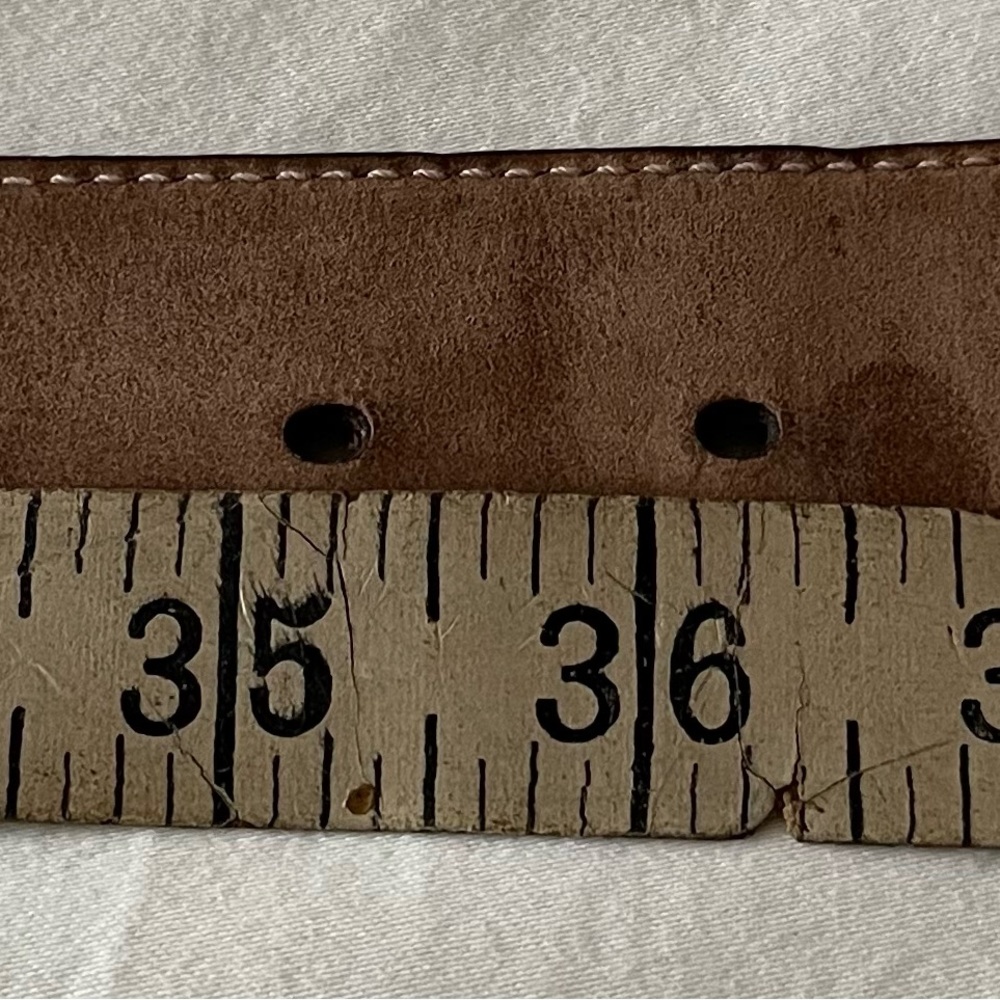 Gucci Black Belt with Gold Logo Buckle - Picture 4 of 6